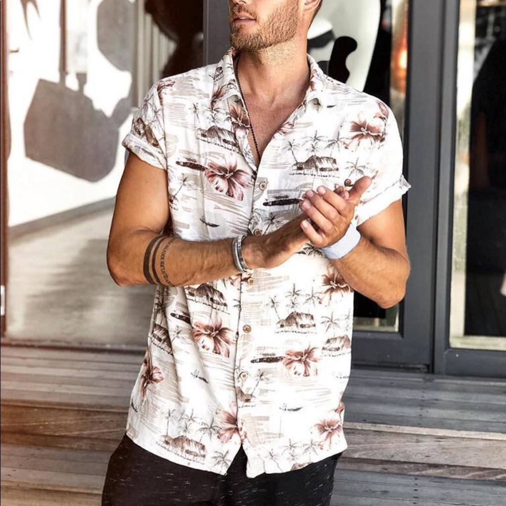 Hawaiian short sleeve shirt